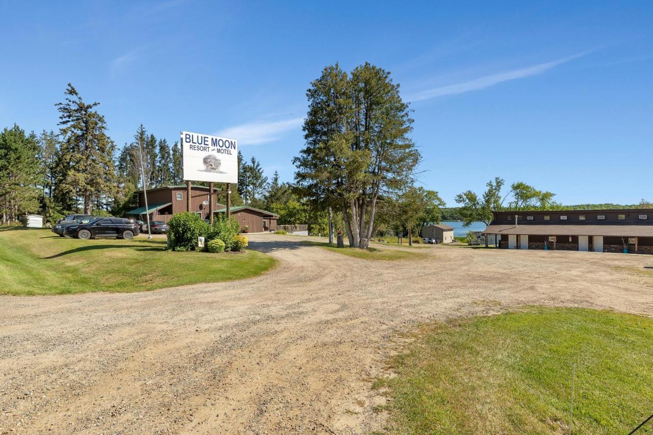 Blue Moon Resort & Motel Hill City Экстерьер фото